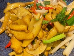 野芫荽炒牛肝菌-半山腰·云南菜(侨福芳草地店)