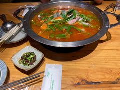 -野山舂·贵州现舂酸汤火锅(鸿通城店)