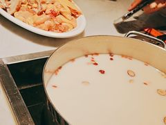 -尚尚仙·酸汤猪手·猪肚鸡火锅(华联万柳购物中心店)