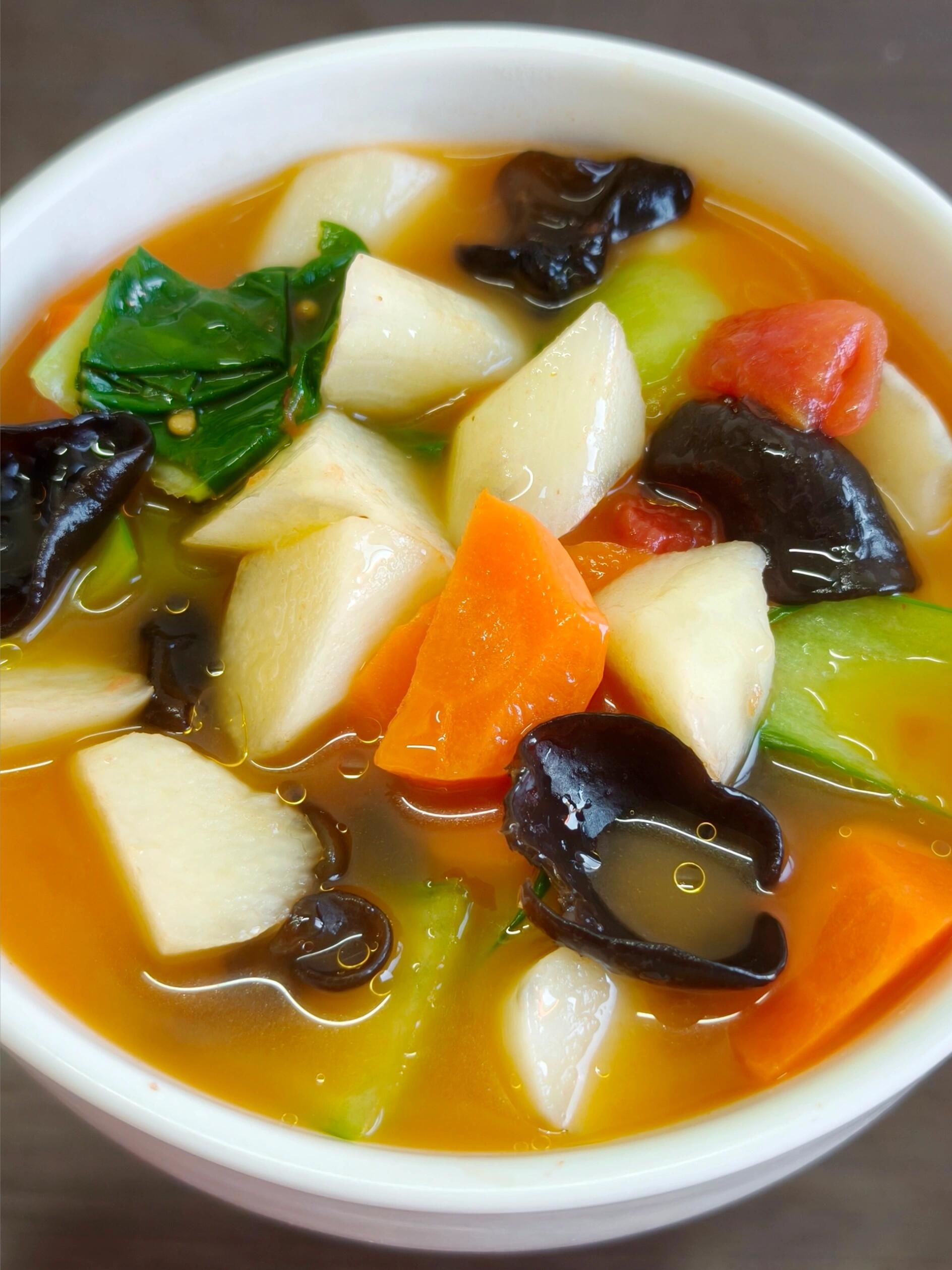 这碗番茄汤底蔬菜汤,好吃到哭还掉秤?😍