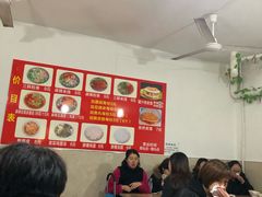 大堂-老字号杨坡红油米线腊汁肉夹馍(东四道巷店)