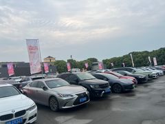 -奥特莱斯停车场