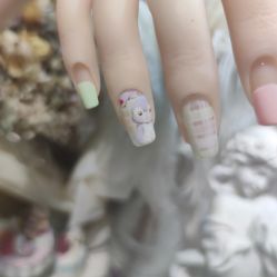 -花岐款式专研健康美甲沙龙