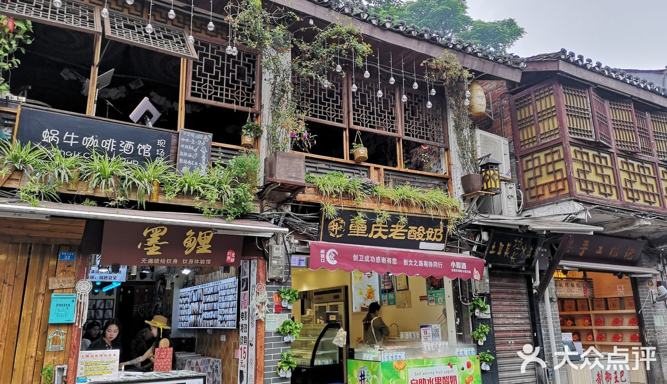 到了晚上，这座城市更漂亮