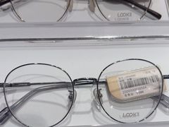 -LOOK眼镜·蔡司依视路配镜(宝山万达店)