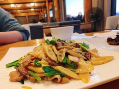 土猪肉炒鲜竹笋-无有景观餐厅·铜瓢牛肉·下午茶