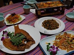 -香巴拉云南餐厅(华莱坞店)