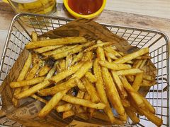 -BHC炸鸡(明洞总店)