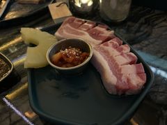 精选厚切五花肉-义气烤肉餐吧(大族广场店)