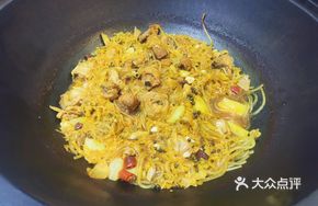Stewed Pork Ribs and Chicken in Iron Pot