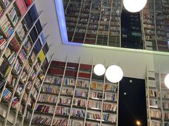 -钟书阁(松江泰晤士小镇店)