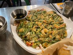 海鲜葱饼-富乐满韩国正宗炸鸡韩国料理(虹泉路店)