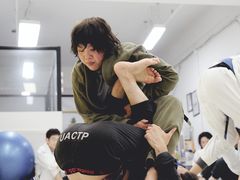 -菠萝格斗巴西柔术训练馆