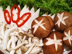 丰满菌蔬拼盘-老牌坊云南鱼豆花火锅(爱建店)