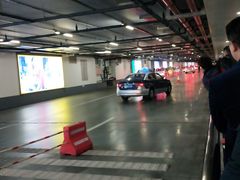 -虹桥火车站-停车场