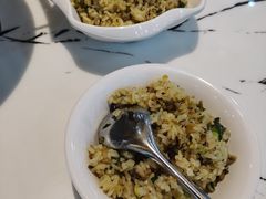 -凤凰路何眼镜香辣蟹(花果园店)