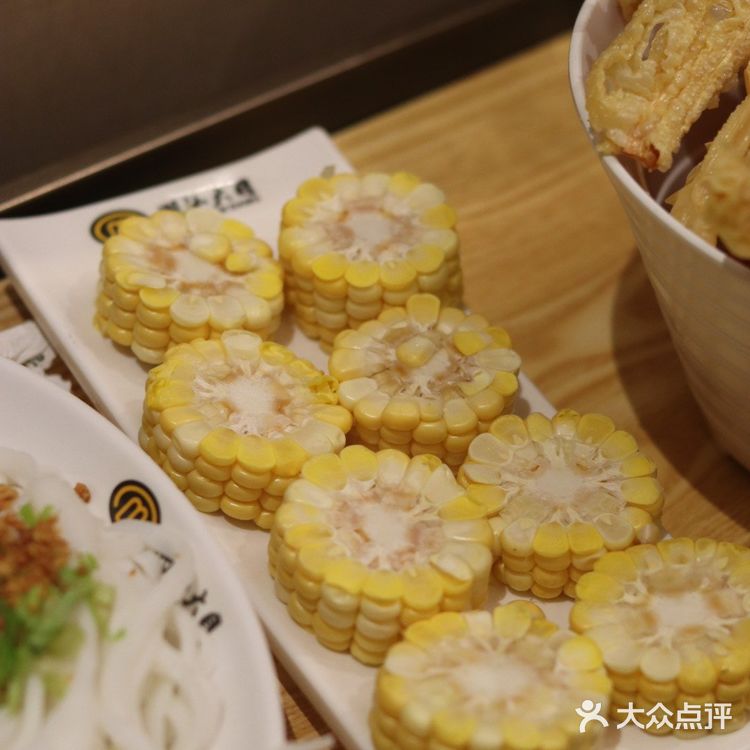 新店开业Ⅰ深圳必吃牛肉火锅，他们家的尊品雪花牛肉蛋糕太惊艳了