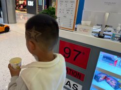 -爆米花儿童美发乐园