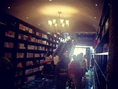 -钟书阁(松江泰晤士小镇店)