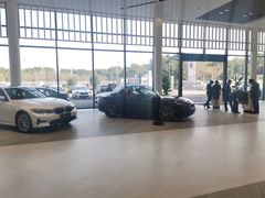-上海宝宁宝马4S店