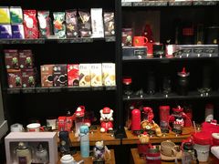 零售区-星巴克(上海虹桥新天地二店)