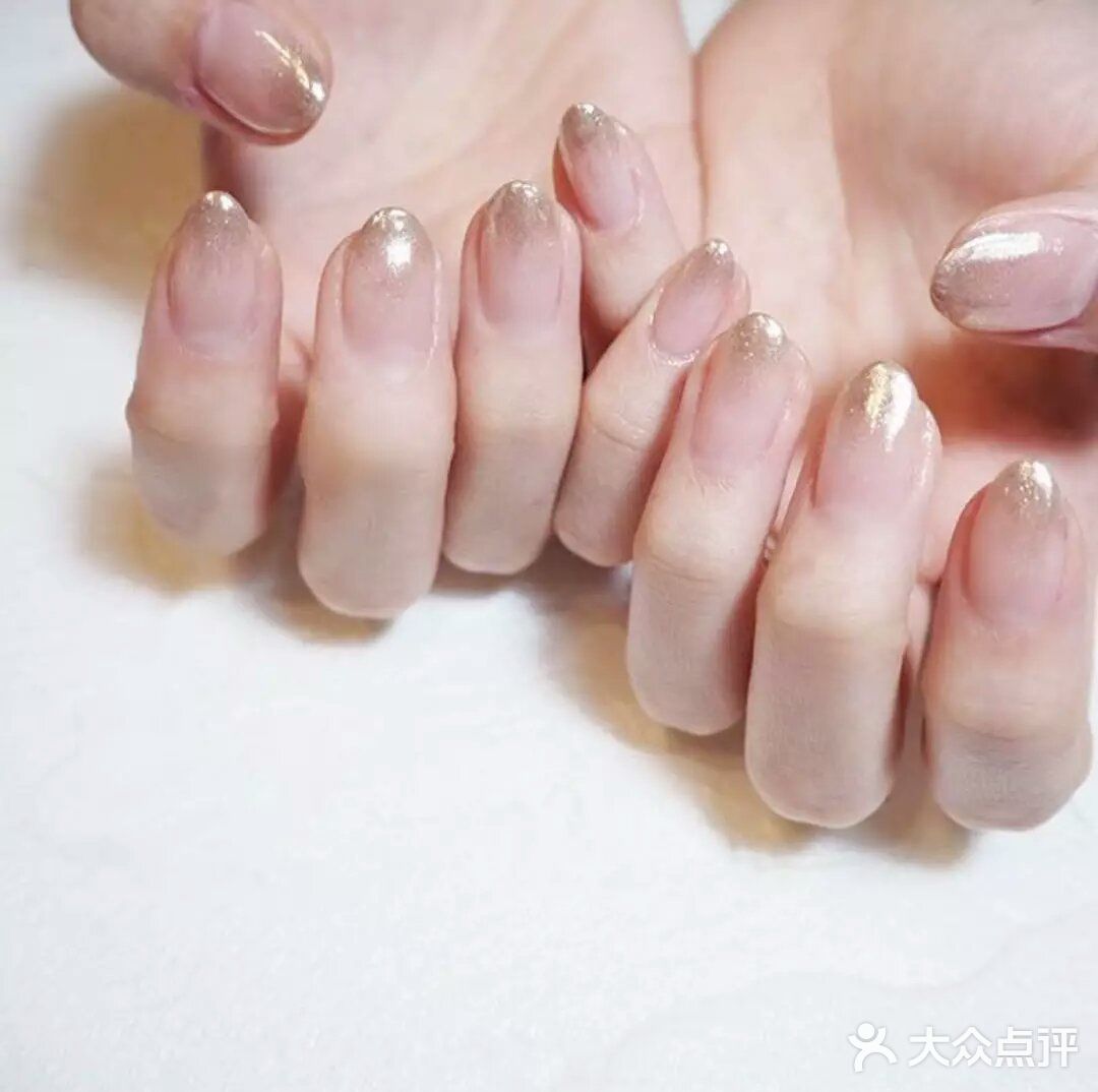 上班族做什么美甲？大方又精致得体~

