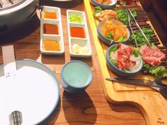 -明洞阿姨·韩式酱蟹烤肉·创意料理(三元桥店)