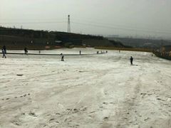 -采薇庄园四季滑雪场