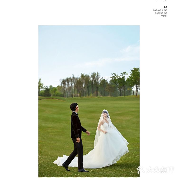 没有人能拒绝大场面草坪婚纱照的诱惑