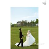 没有人能拒绝大场面草坪婚纱照的诱惑
