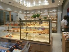 面包甜点陈列柜-面包新语(滨湖万达店)
