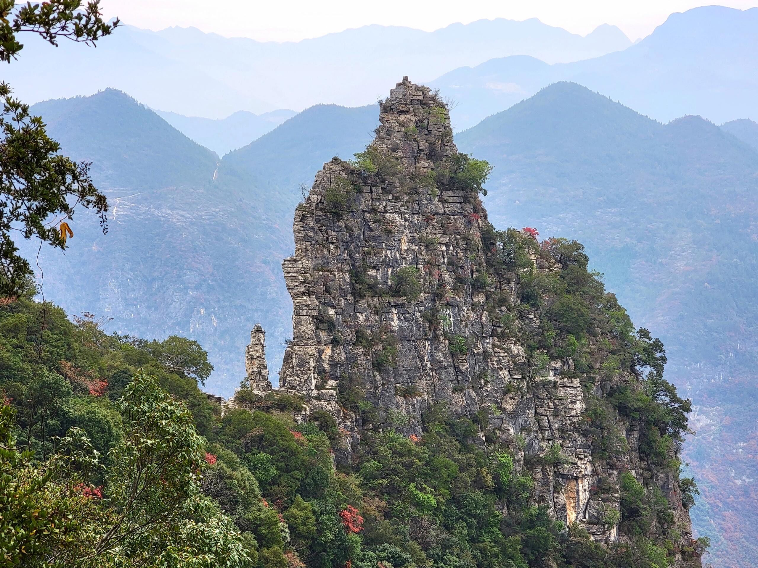 重庆神女峰是巫山十二峰之一,位于巫山县城东约15公里处的巫峡大江北
