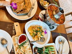 -Chom Cafe and Restaurant