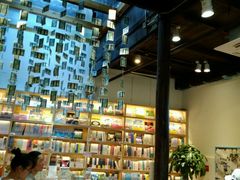 -猫的天空之城概念书店(杭州南宋御街店)