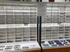 -视野联行眼镜•蔡司•依视路(温江店)