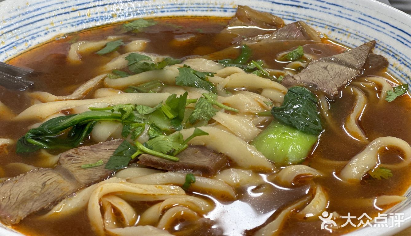 我被这大碗牛肉面征服了｜这要不是用的碗我以为是盆味道绝绝子！