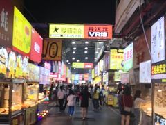 -泰龙城小吃街