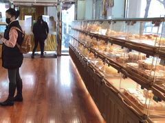 面包甜点陈列柜-新侨三宝乐面包店(崇文门店)