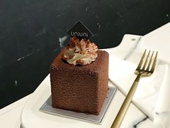 小布朗-UNI UNI(环亚凯瑟琳店)