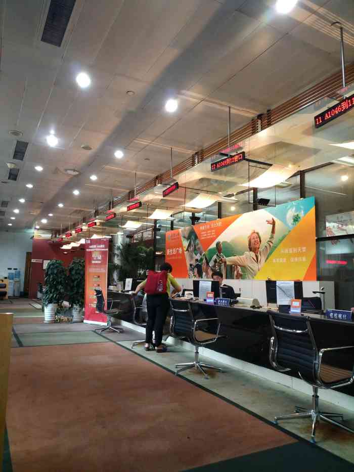 打分 到泰康柜面办业务,服务很好,就是整体有点儿慢,等待时间长.