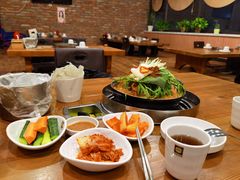 土豆排骨火锅-喇喇排骨火锅·传统韩式脊骨汤(望京西园总店)