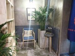 -HIGH FIVE哈福手工汉堡(桂林路店)