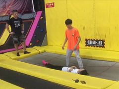 -嘿哟动霸CHUA·新潮玩运动娱乐中心·蹦床滑冰团建乐园