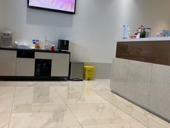 -瑞尔齿科(上海长风大悦城店)