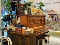 -FLOVIE FLORIST CAFE