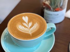 拿铁咖啡-Fridi Patisserie Cafe