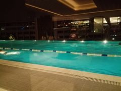 晚上的游泳池-广州天河希尔顿酒店