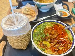 -云阿蛮云南生烫牛肉米线(奉贤路店)