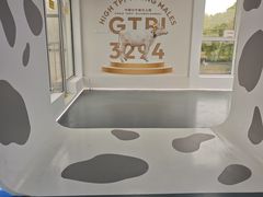 -光明牧业有限公司金山种奶牛场