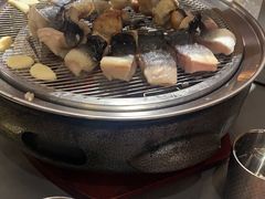 -围炉肉舍•炭烤活鳗•丹东海鲜烤肉(步行街店)